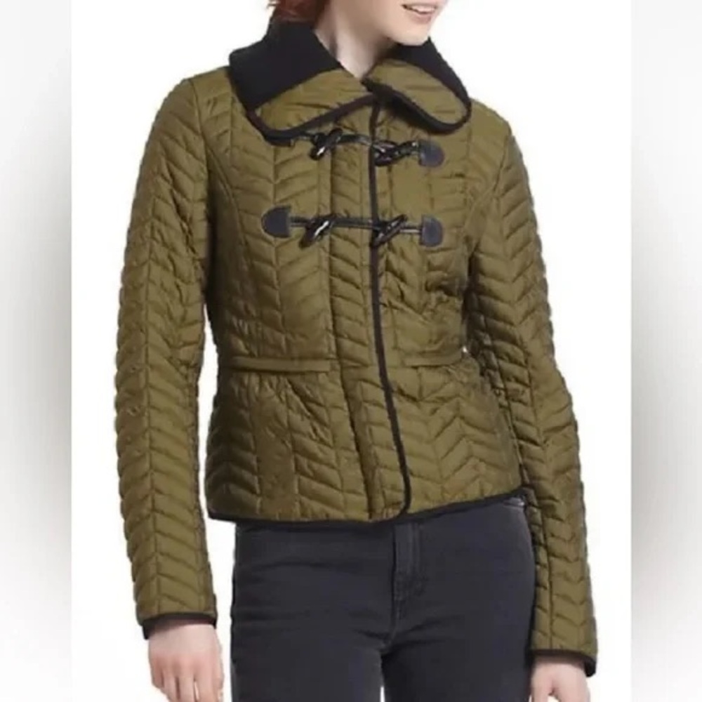 Cartonnier Green and Black Puffer Jacket with Quilted Design